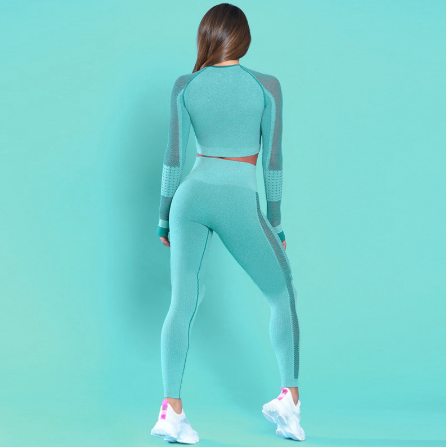 Yoga Outfit Set with Seamless Butt-Lifting Leggings